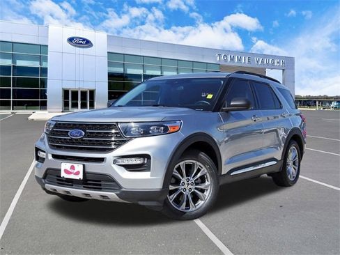 Used 2020 Ford Explorer XLT w/ Equipment Group 202A image 1