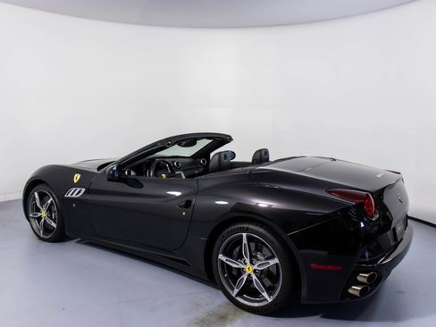 Used 2014 Ferrari California image 8
