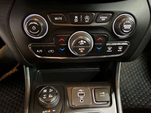 Used 2022 Jeep Cherokee Trailhawk w/ Trailer Tow Group AWD/4WD image 18