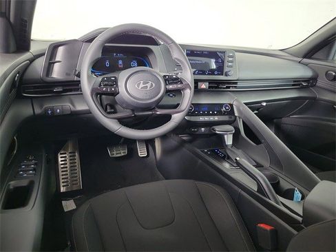 Used 2025 Hyundai Elantra Sport image 20