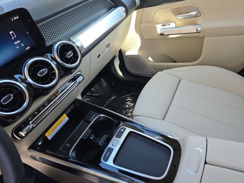 New 2026 Mercedes-Benz GLB 250 4MATIC image 23