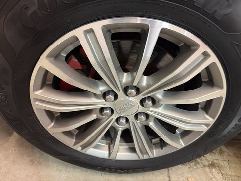 Used 2017 Cadillac XT5 Luxury image 31