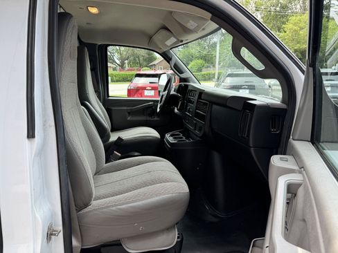 Used 2017 GMC Savana 3500 RWD image 13