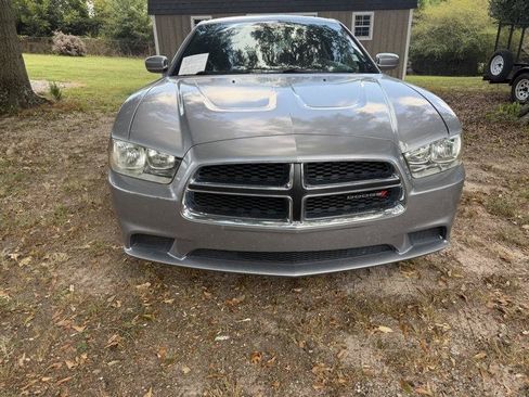 Used 2013 Dodge Charger SE RWD image 6