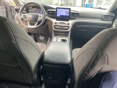 Used 2023 Ford Explorer XLT image 34