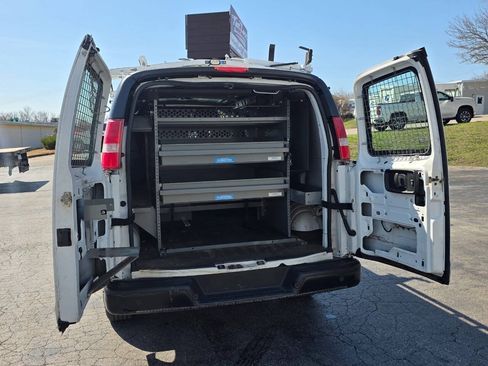 Used 2017 Chevrolet Express 2500 RWD image 13