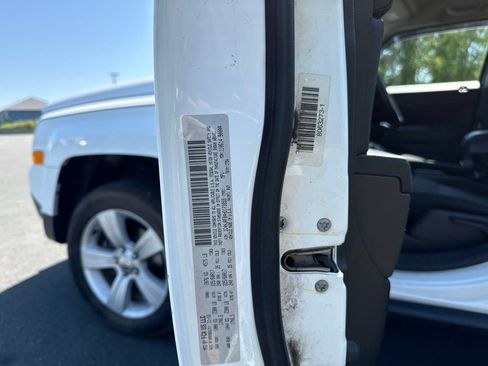 Used 2017 Jeep Patriot Latitude AWD/4WD image 17