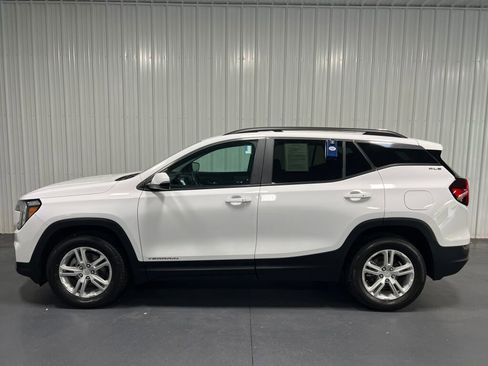 Used 2023 GMC Terrain SLE w/ Driver Convenience Package image 22
