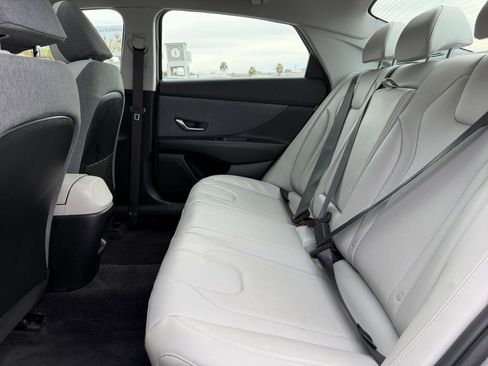 Used 2025 Hyundai Elantra Limited image 24