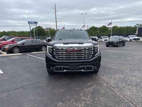 Used 2023 GMC Sierra 1500 Denali w/ Technology Package AWD/4WD image 2