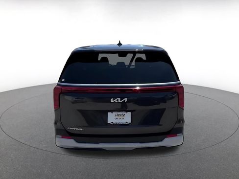 Used 2026 Kia Carnival FWD image 12
