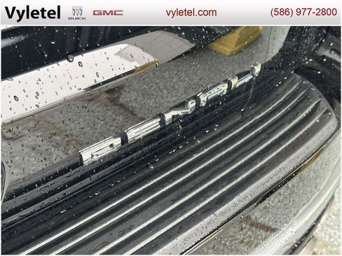 Used 2024 GMC Yukon Denali w/ Advanced Technology Package image 9