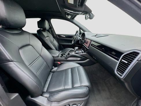 Used 2023 Porsche Cayenne Platinum Edition AWD/4WD image 20
