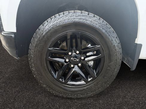 Used 2021 Chevrolet Silverado 1500 Custom Trail Boss AWD/4WD image 14