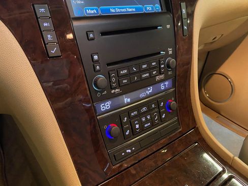 Used 2009 Cadillac Escalade AWD image 31