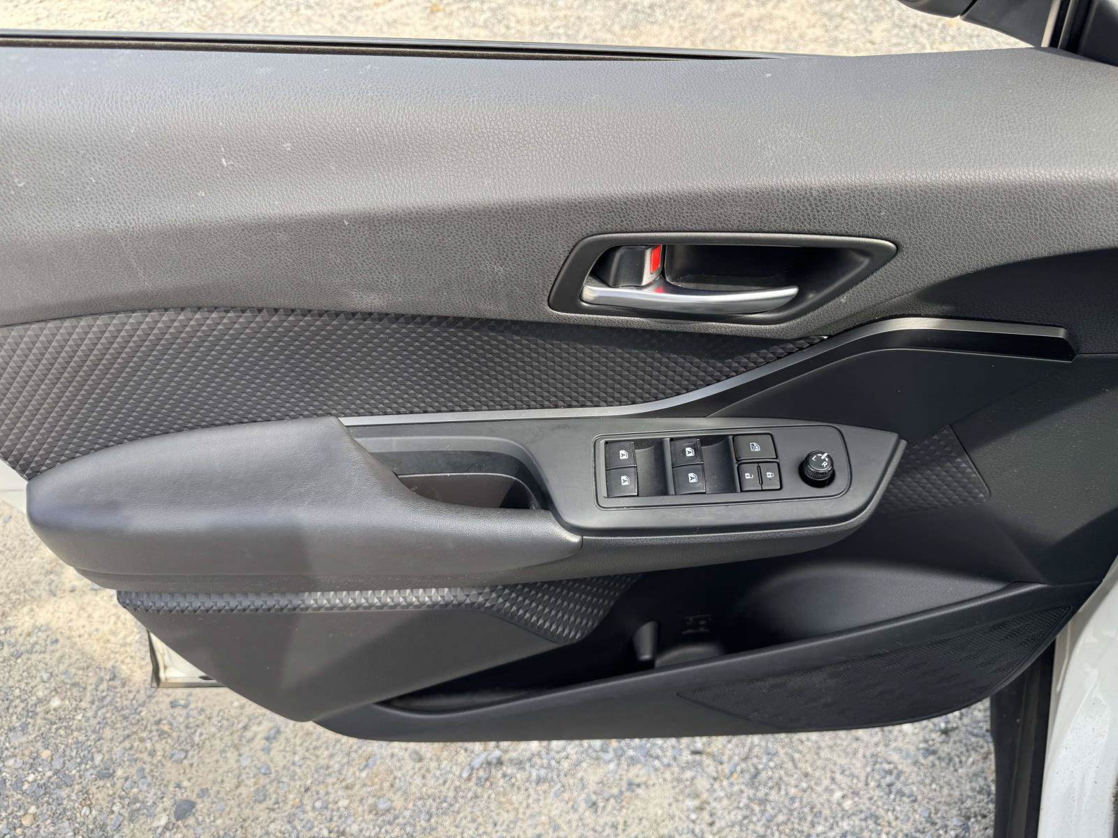 Used 2019 Toyota C-HR LE FWD image 13