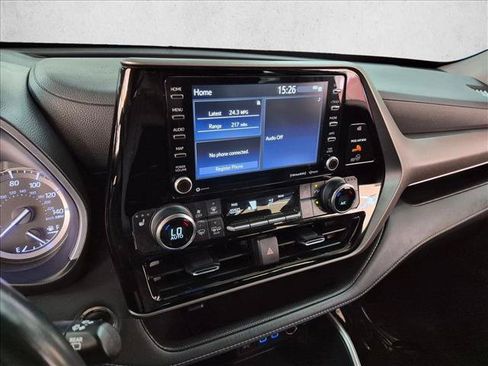 Used 2022 Toyota Highlander XLE FWD image 20
