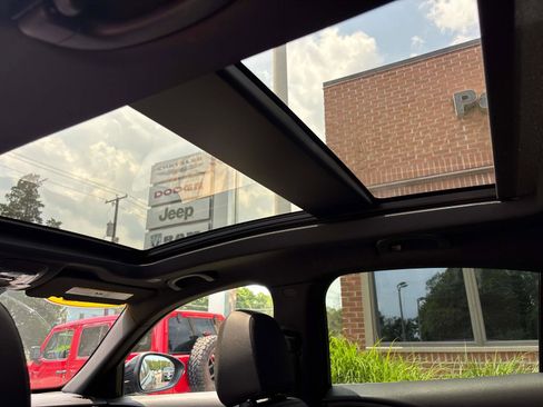 Used 2022 Alfa Romeo Stelvio Ti image 9