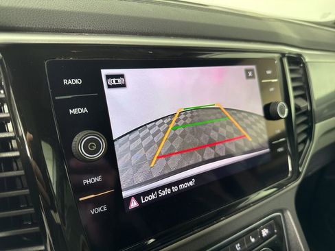 Used 2022 Volkswagen Atlas Cross Sport SEL image 18