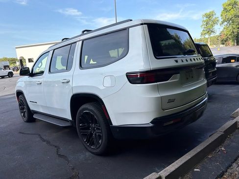 Certified 2022 Jeep Wagoneer Series III RWD image 5