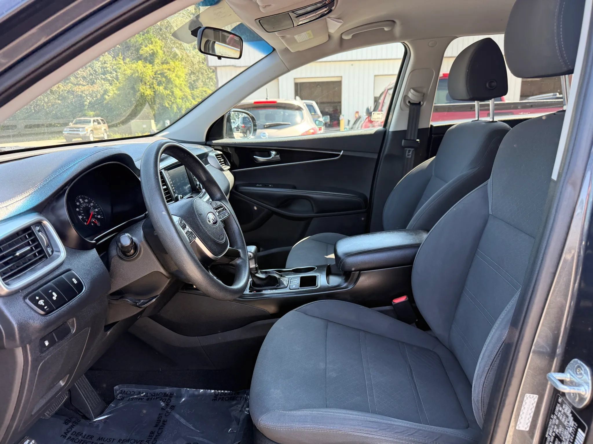 Used 2020 Kia Sorento LX AWD/4WD image 2