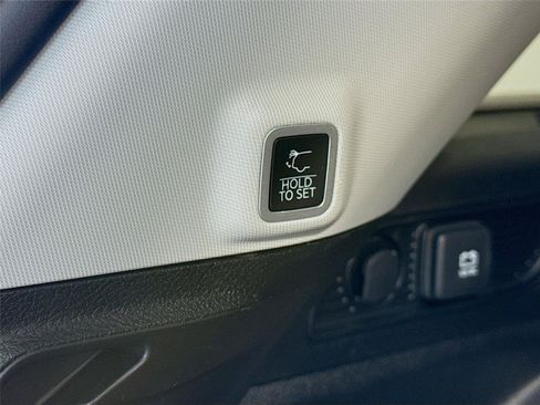 Used 2023 Jeep Grand Cherokee Limited w/ Black Appearance Package AWD/4WD image 24