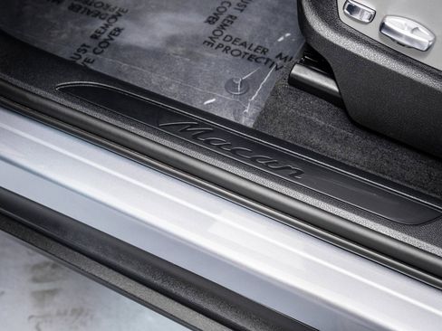 Used 2024 Porsche Macan image 25