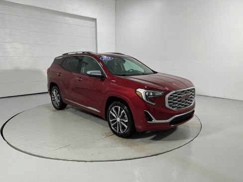 Used 2018 GMC Terrain Denali w/ Advanced Safety Package image 2