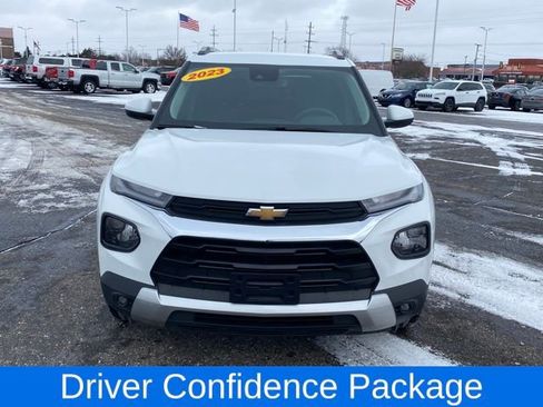 Used 2023 Chevrolet TrailBlazer LT w/ Convenience Package image 2