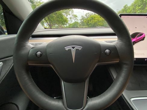 Used 2022 Tesla Model Y Long Range AWD/4WD image 21