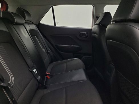 Used 2022 Hyundai Venue Limited image 19