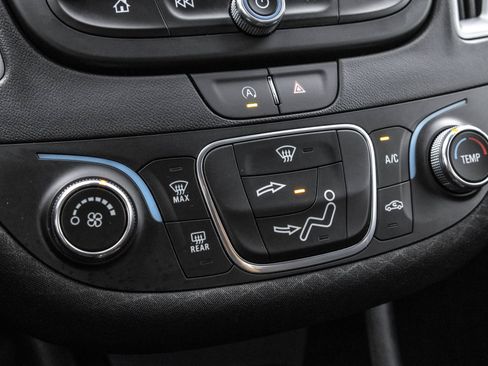 Used 2025 Chevrolet Malibu RS FWD image 30