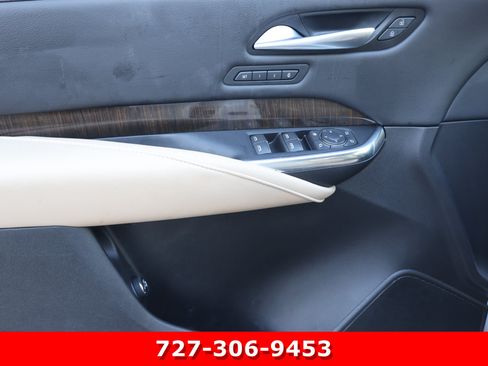 Used 2024 Cadillac XT4 Premium Luxury w/ Technology Package FWD image 13