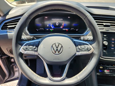 Used 2024 Volkswagen Tiguan SE FWD image 9