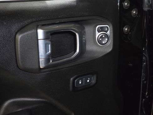 Used 2021 Jeep Gladiator Willys image 17