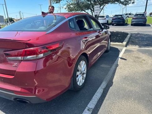 Used 2018 Kia Optima S FWD image 4