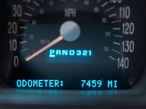 Used 2005 Chevrolet SSR w/ Preferred Equipment Group image 37