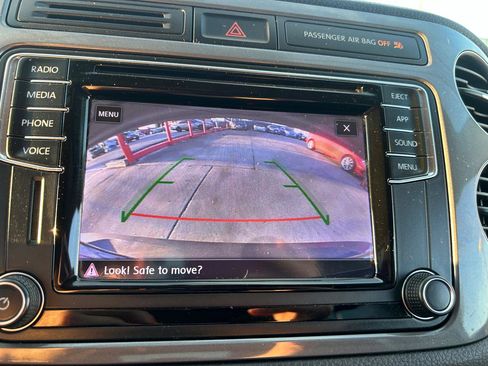 Used 2017 Volkswagen Tiguan Limited w/ Premium Package image 15