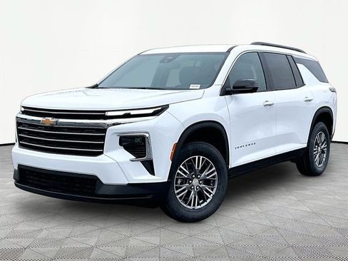 New 2026 Chevrolet Traverse LT w/ Driver Confidence Package AWD/4WD image 3