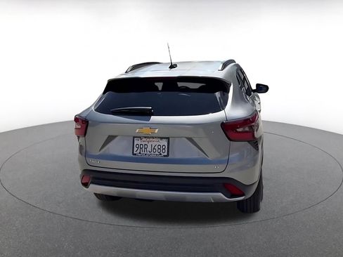 Used 2025 Chevrolet Trax LT image 14