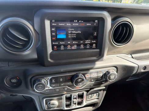 Used 2018 Jeep Wrangler Unlimited Sport S AWD/4WD image 10
