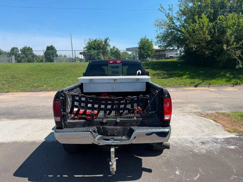 Used 2017 RAM 1500 Classic SLT AWD/4WD image 5