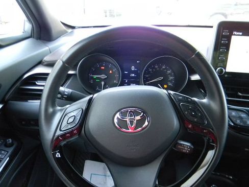 Used 2019 Toyota C-HR Limited FWD image 11
