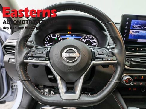 Used 2023 Nissan Altima 2.5 SR w/ SR Premium Package image 10