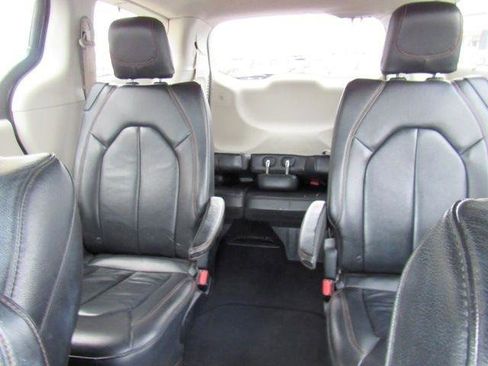 Used 2017 Chrysler Pacifica Touring-L image 23