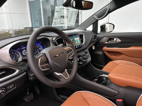 New 2026 Chrysler Pacifica Pinnacle image 17