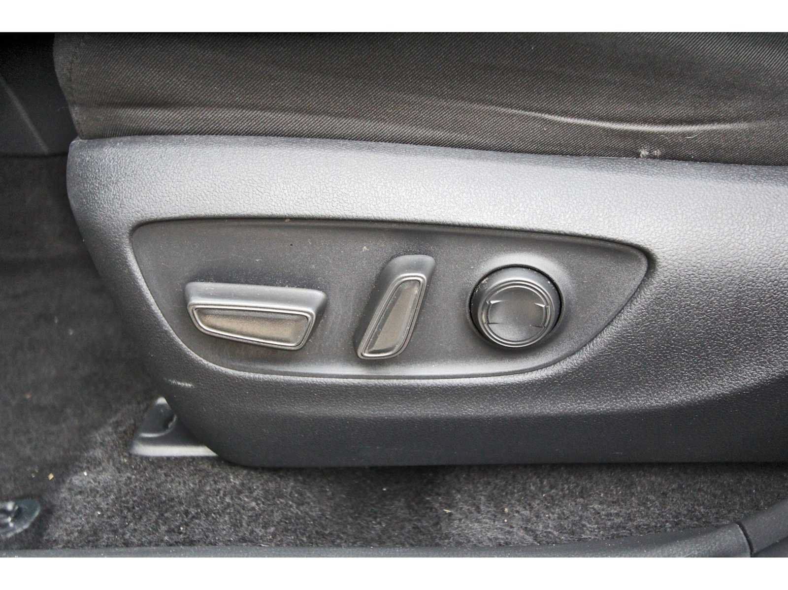 Used 2024 Toyota RAV4 XLE w/ Convenience Package FWD image 28
