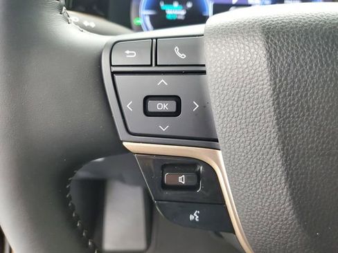 Used 2025 Toyota Crown Signia w/ Advanced Technology Package image 24