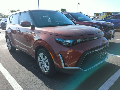 Certified 2023 Kia Soul LX image 2