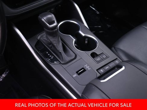 Used 2022 Toyota Highlander XSE FWD image 11